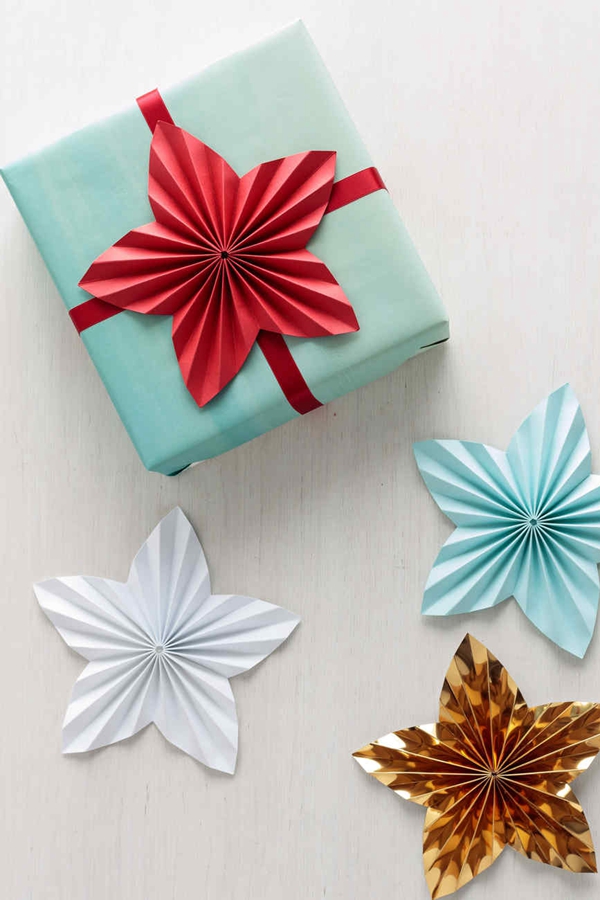 Paper-Star Gift Toppers - DIY Paper-Star Gift Toppers Ideas