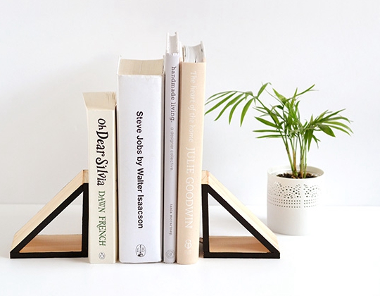 Wooden Triangle Bookends - DIY Wooden Triangle Bookends Ideas